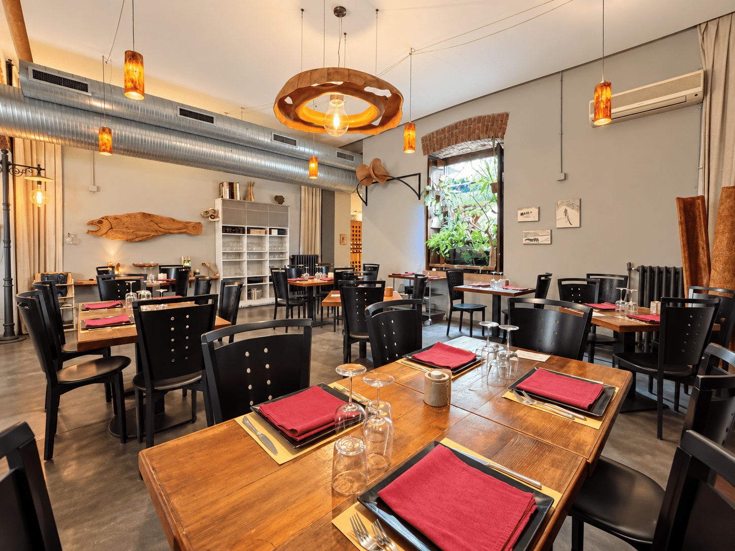 Sala da pranzo rustica moderna accogliente