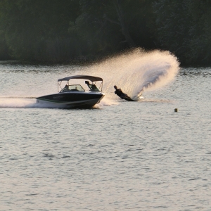 water-skiing-gfd68c09e0_1920